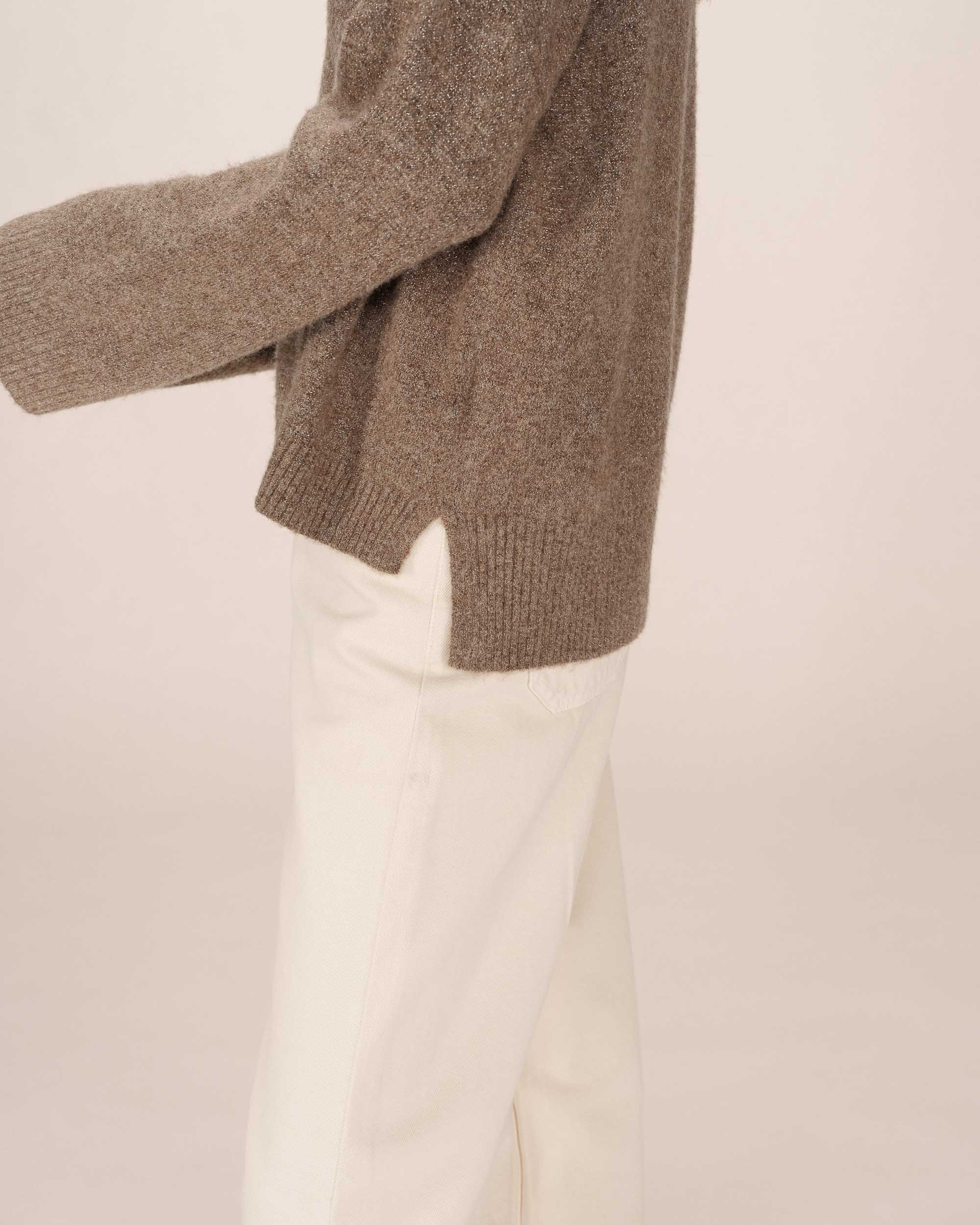 FW2517067-TAUPE___P4_74b97682-f3e6-49a5-bdb5-b64bb8a35786